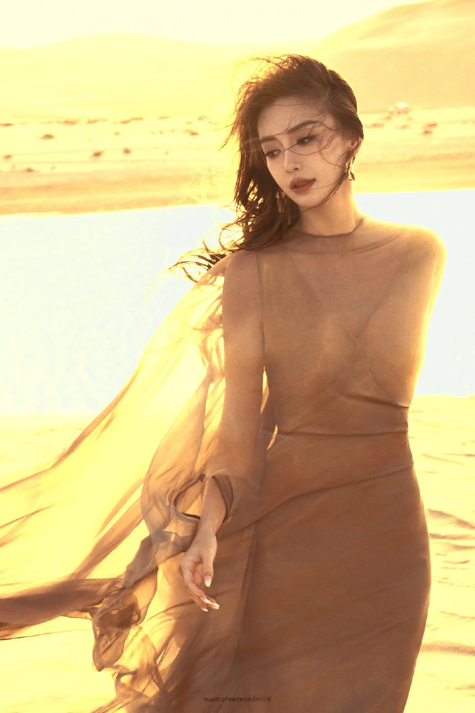 镜头里的沙漠女神-angelababy