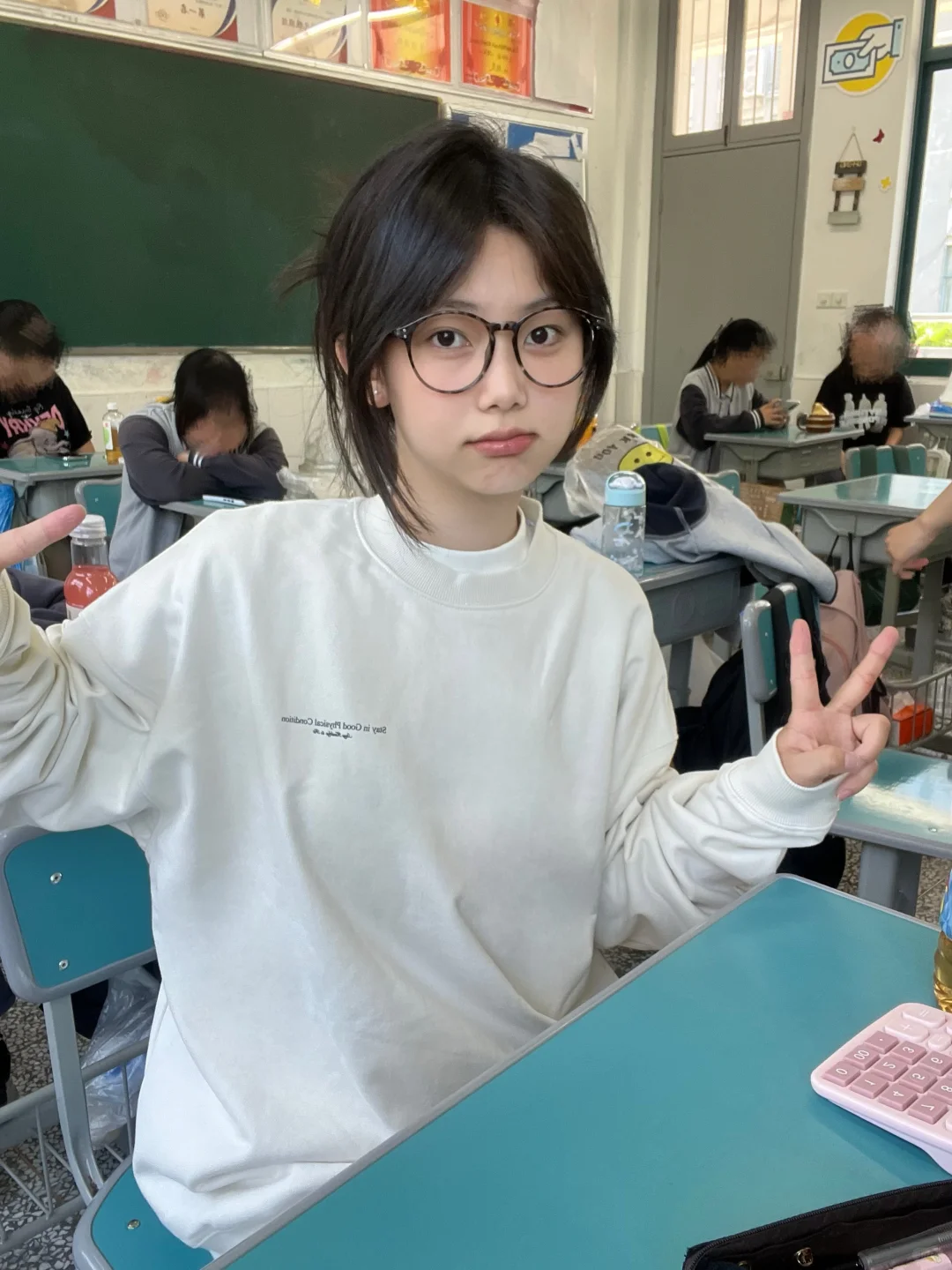 女孩子会更喜欢哪张捏??