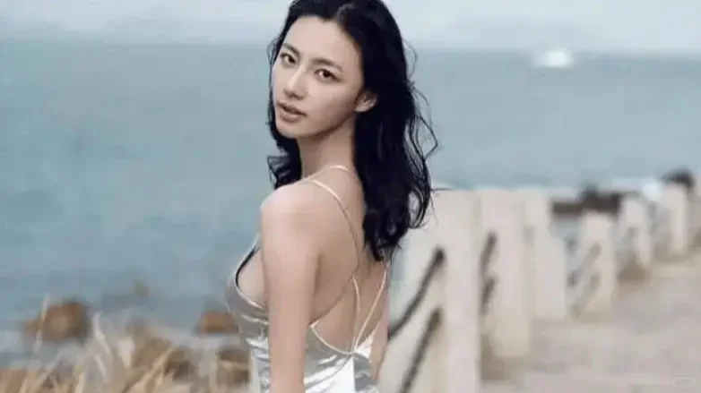 清纯玉女大“变脸”！龚玥娜柳岩甘拜下风