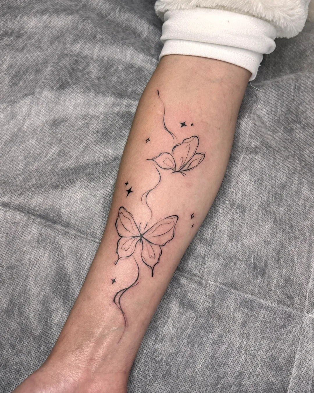 tattoo｜极简蝴蝶线条