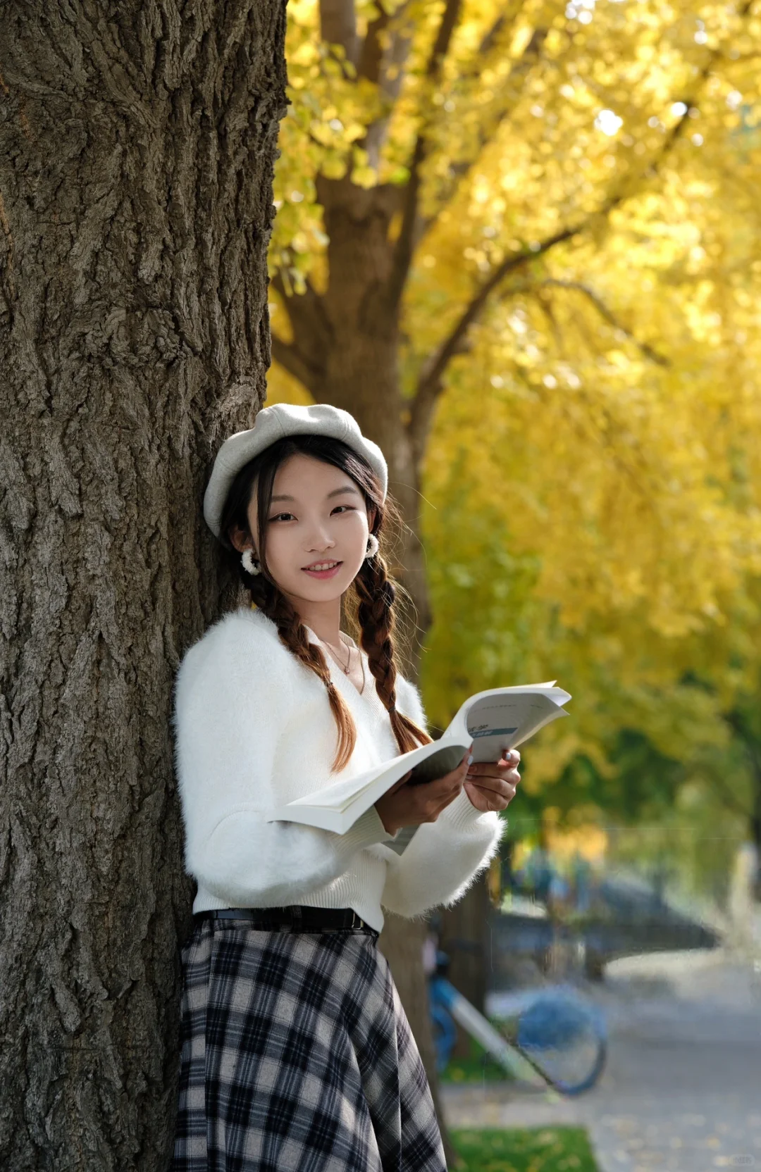 清华大学内秋景?｜属于大自然的女孩