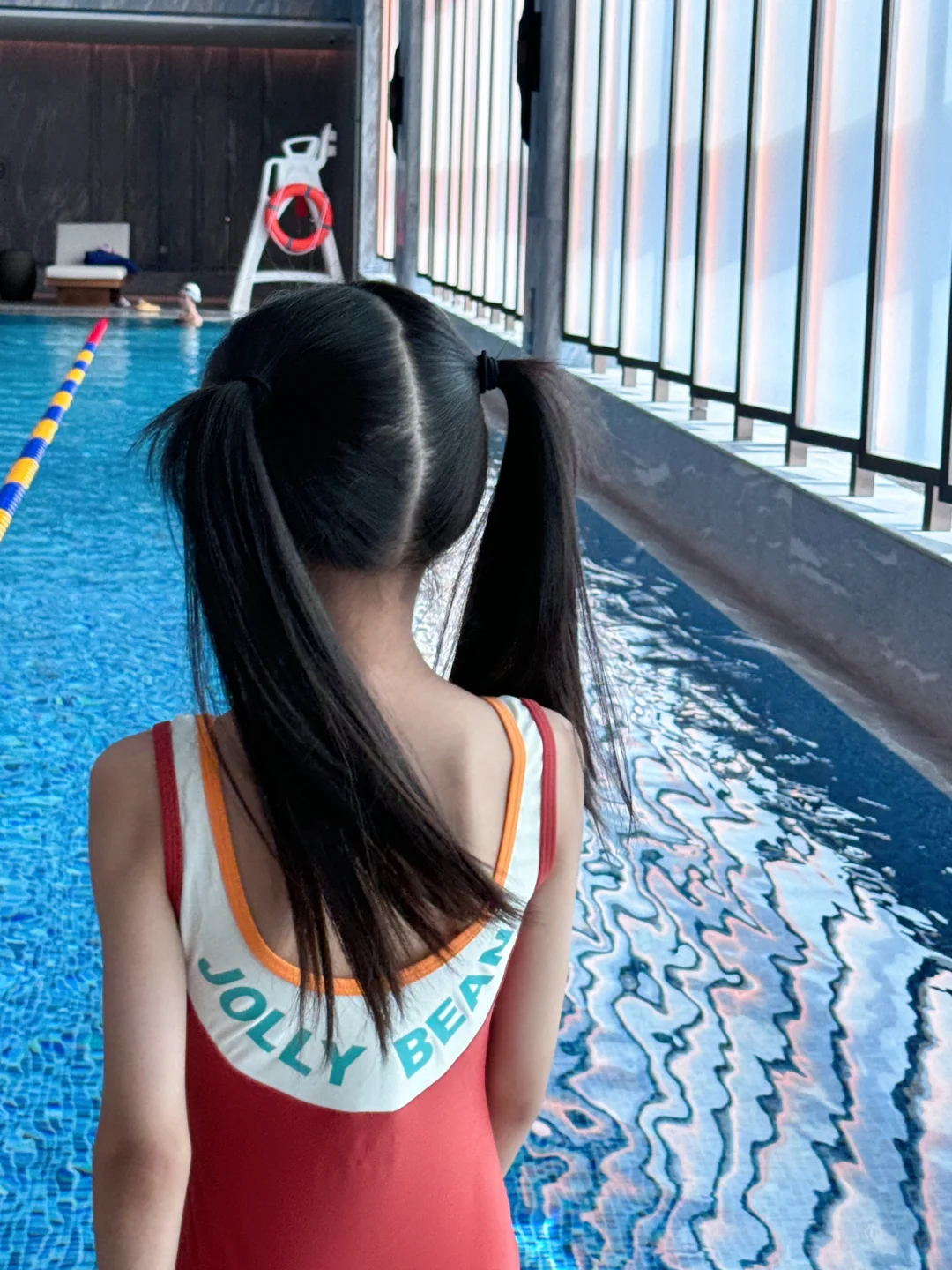 爱游泳的女孩都是大长腿哦🏊