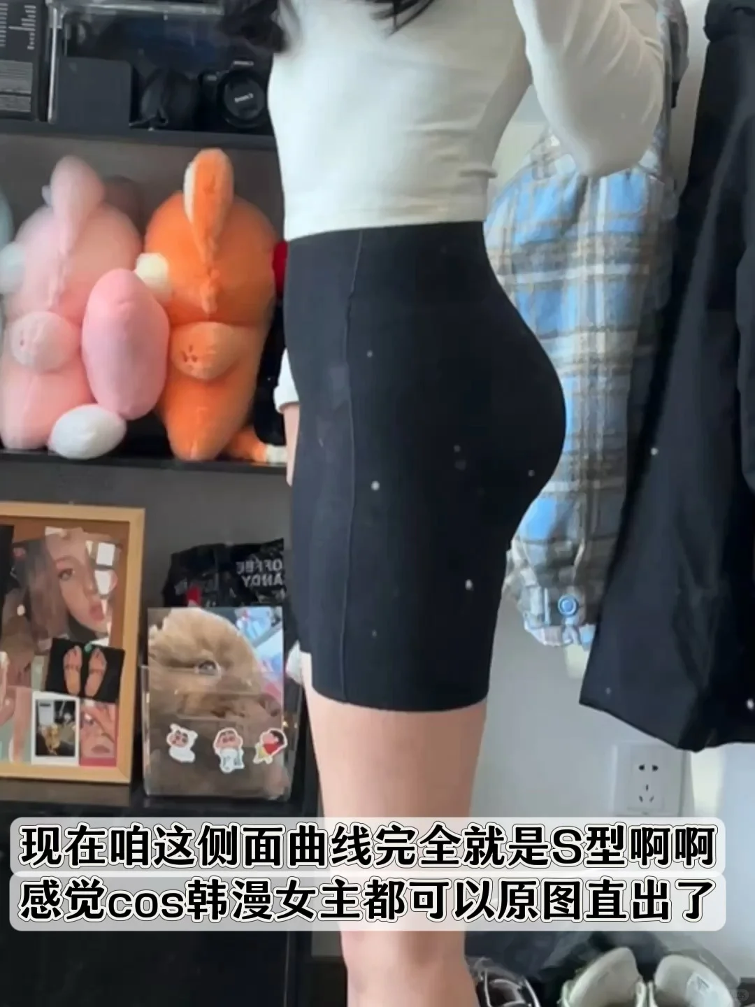 我勒个超绝腰臀比！寒假高铁一抬头被美晕...