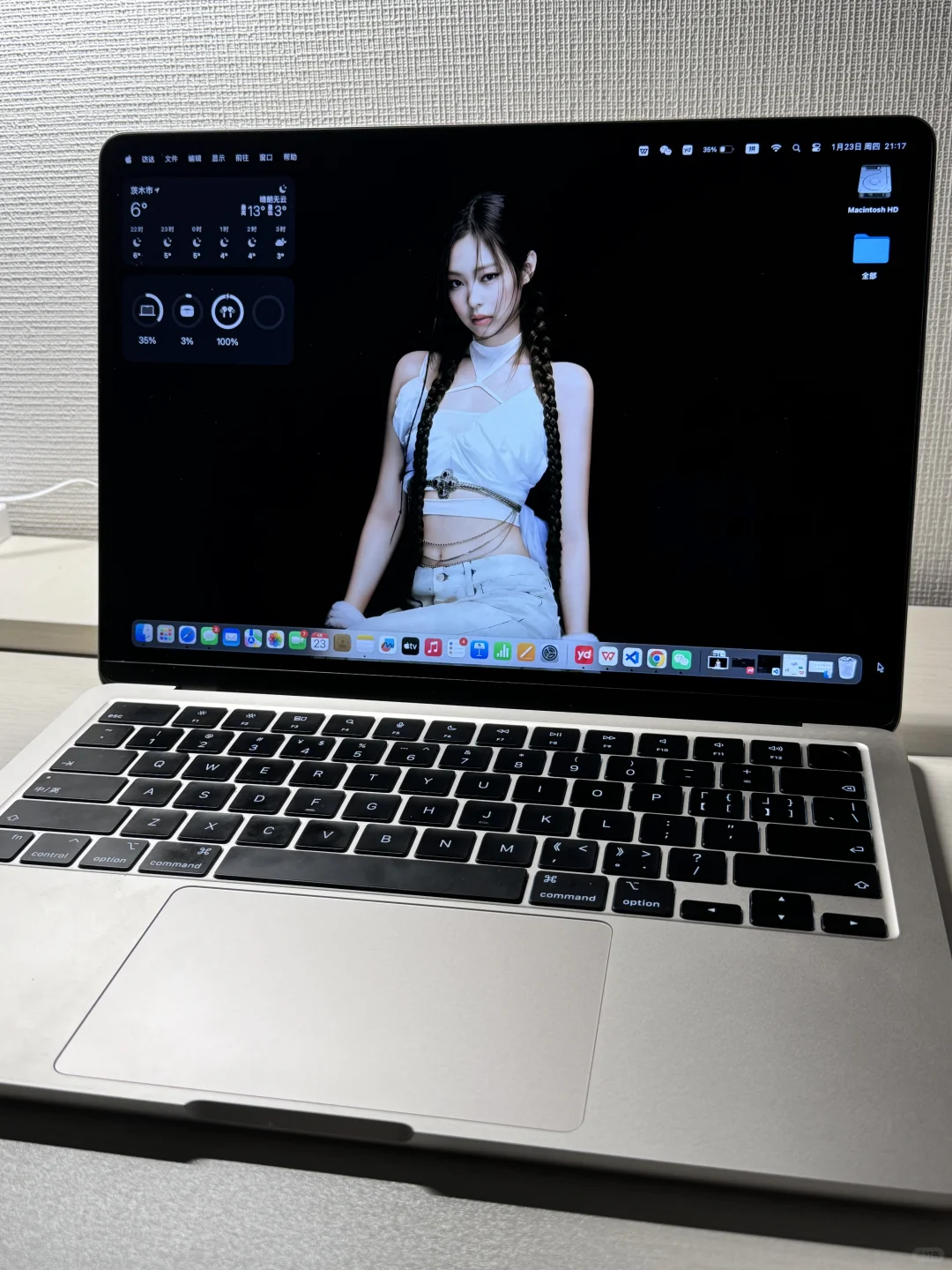 macbook的壁纸永远都是Jennie