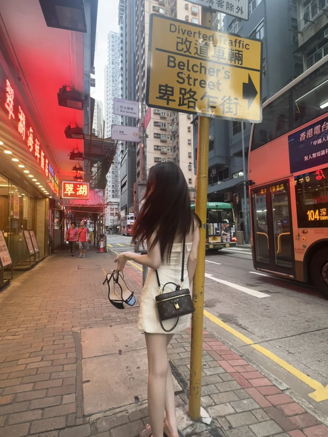 香港会惩罚每一个死活要穿高跟出门的女孩