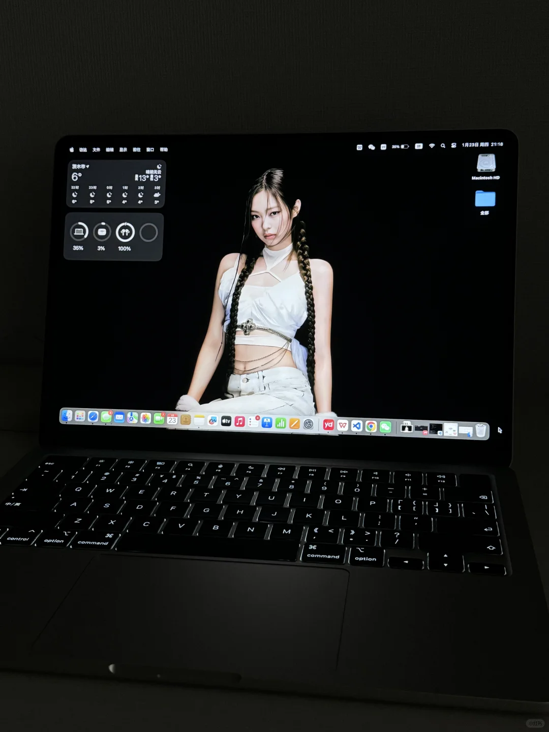 macbook的壁纸永远都是Jennie