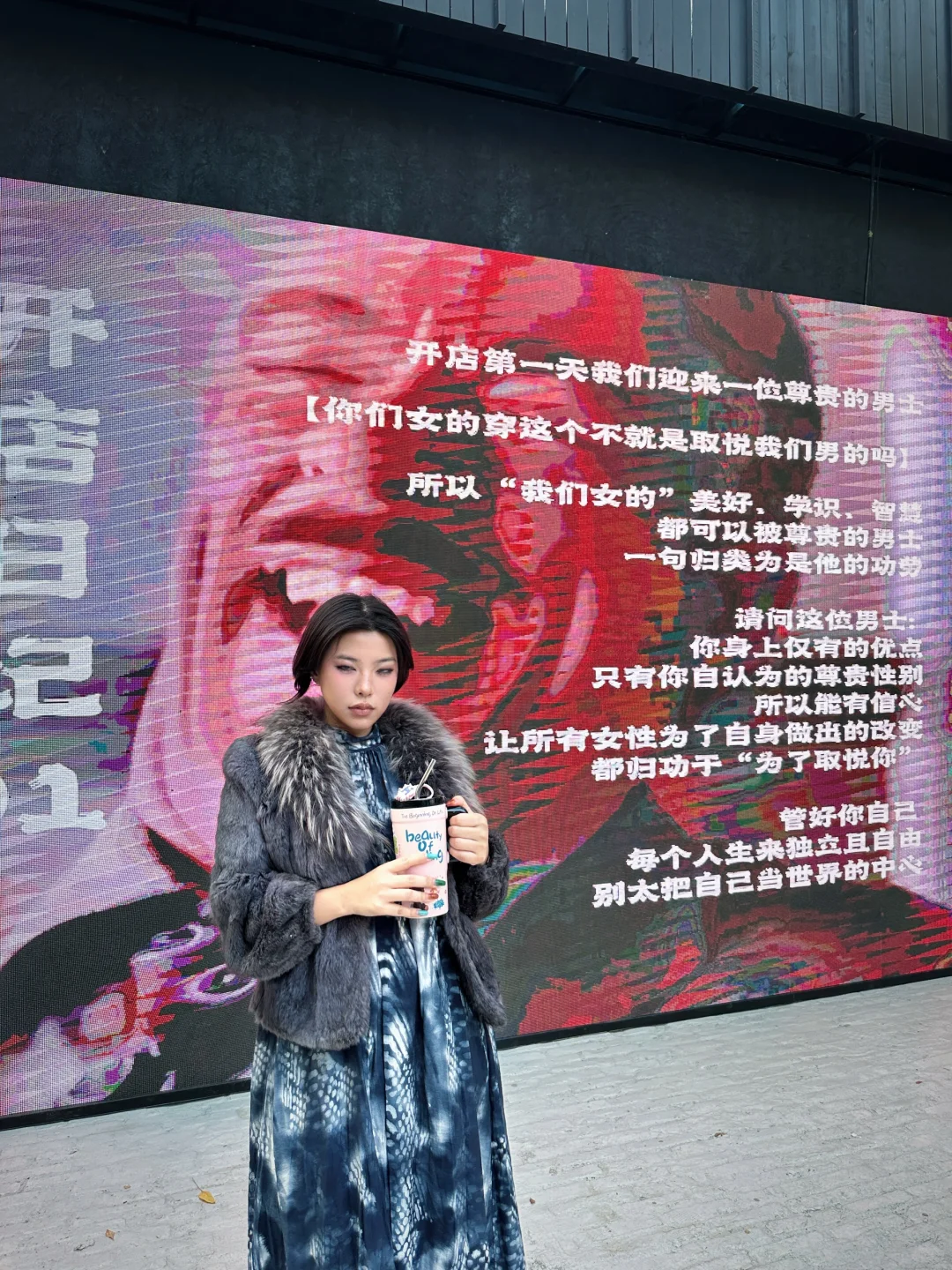 无语时刻，全女公司进来男的问是不是取悦他