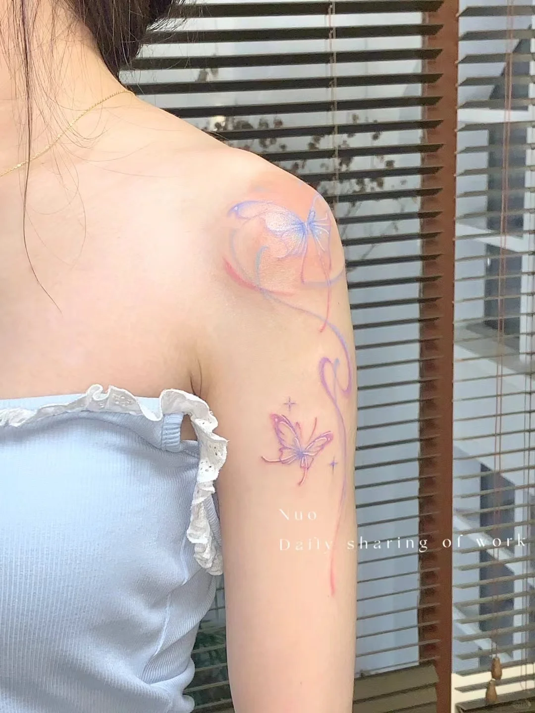 肩膀tattoo |绝美线条缠绕?