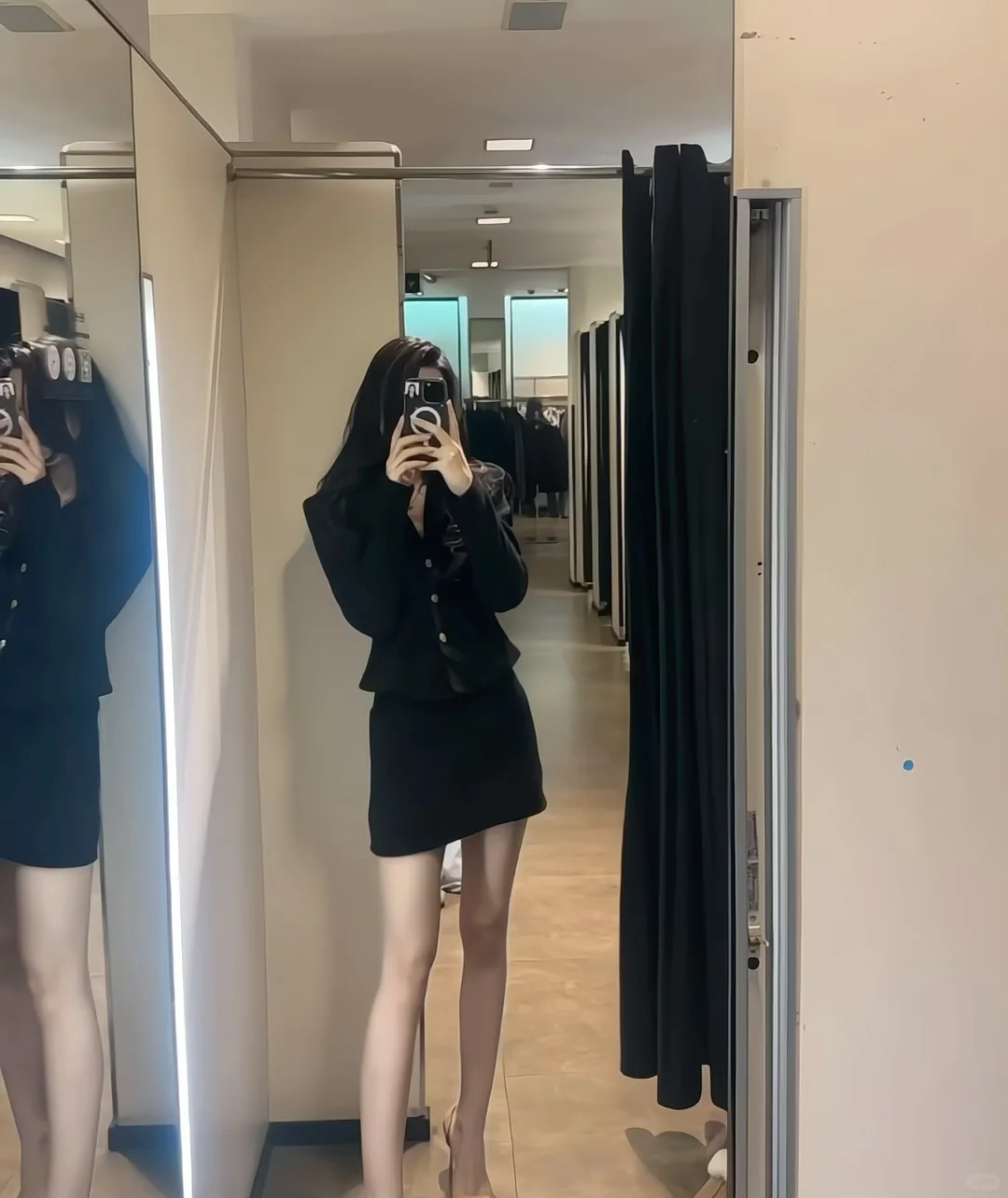 女人不穿包臀裙