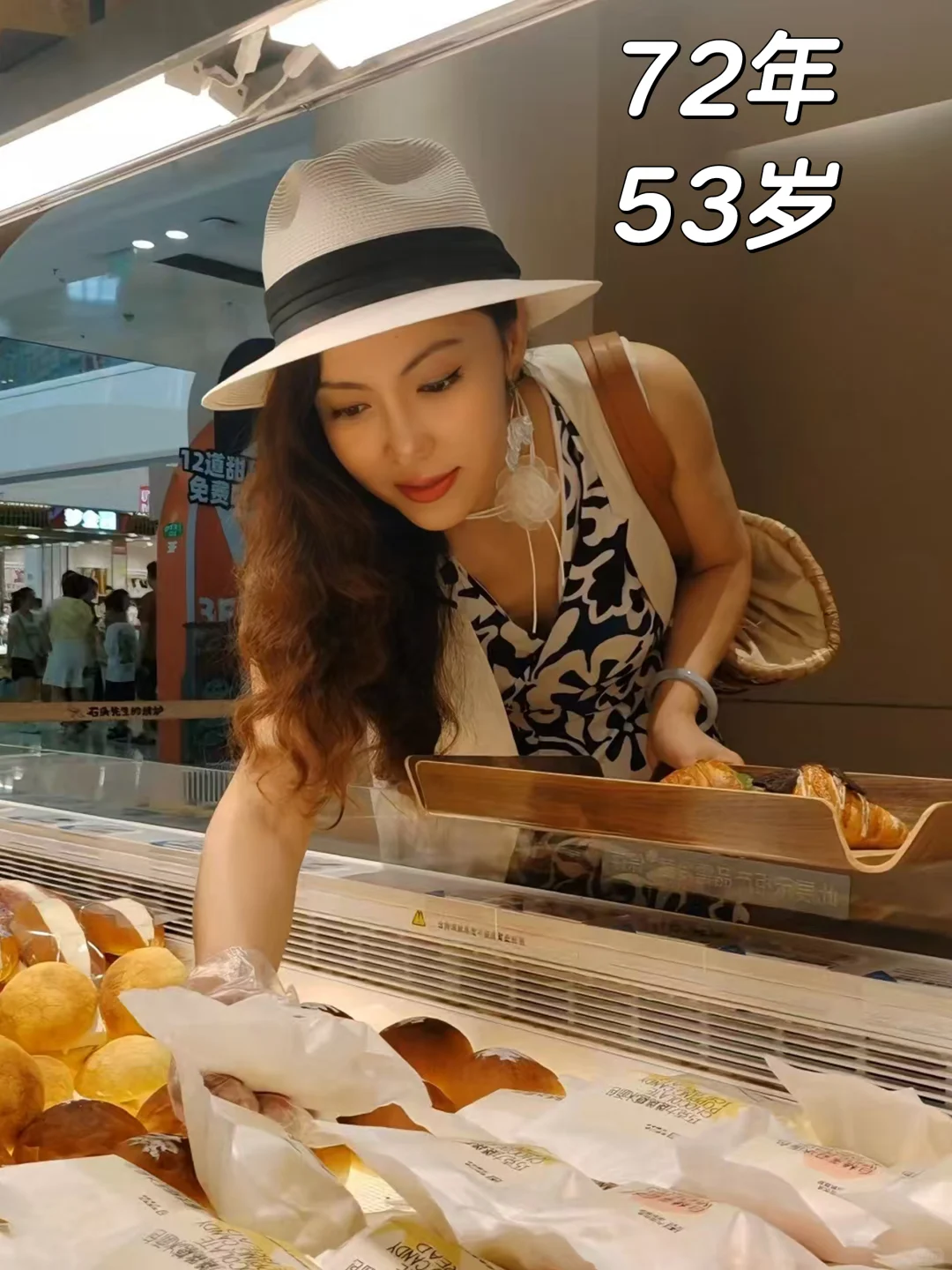 72年，53岁，靠饥饿感＋港式抗衰活成了少女