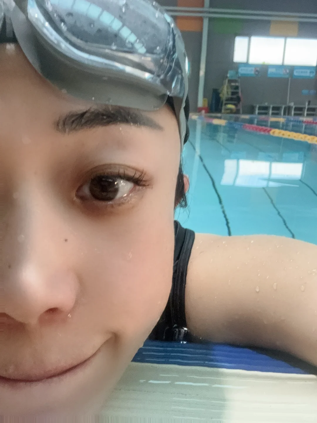 有在好好游泳的小女孩游泳🏊‍♀️