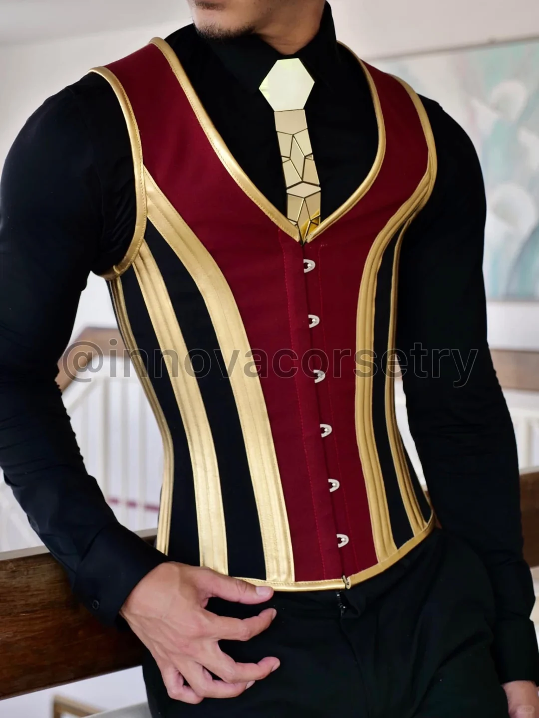 Men in corsets 穿紧身胸衣的男人