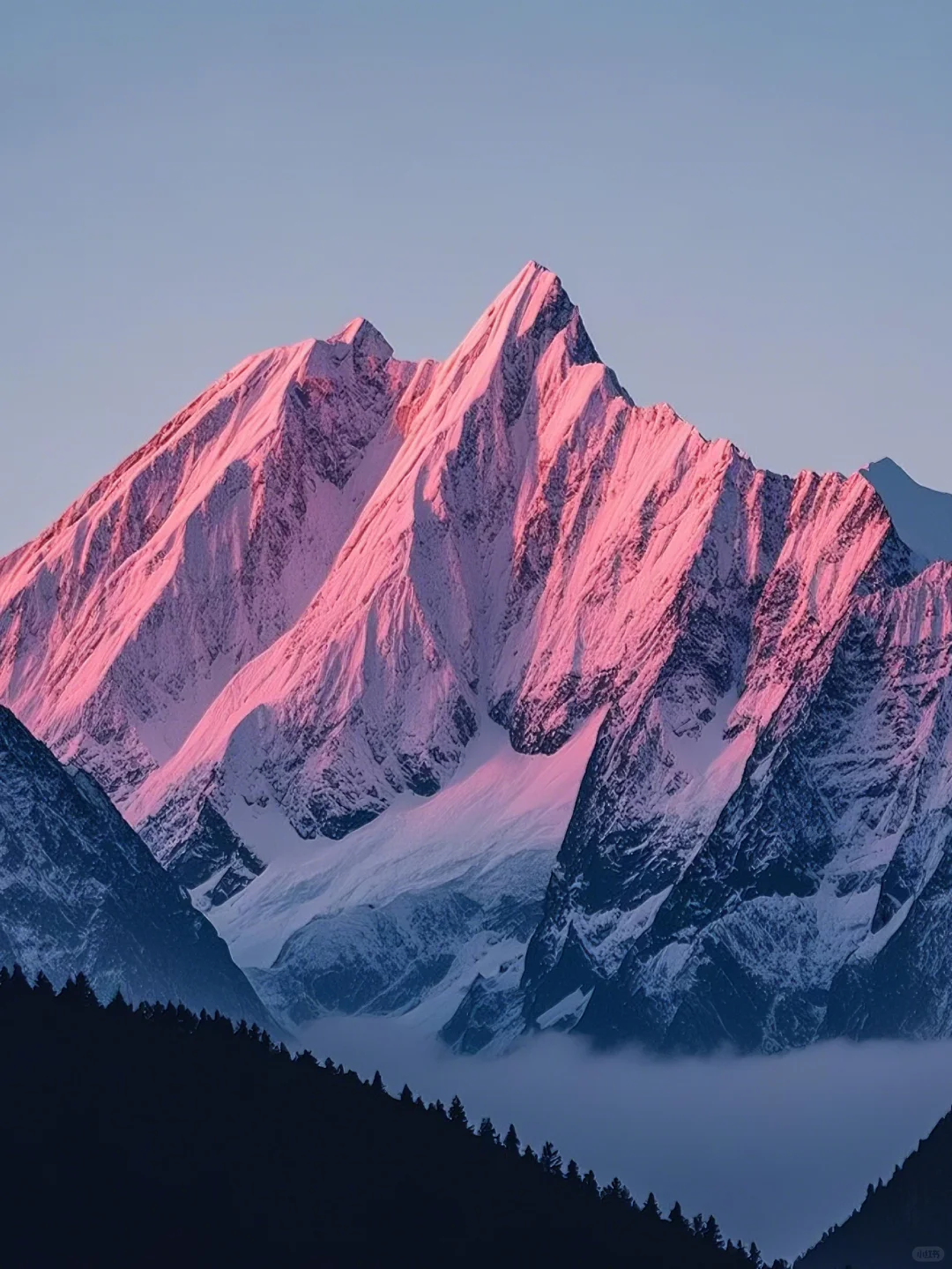 每日分享治愈系风景丨粉色日照金山