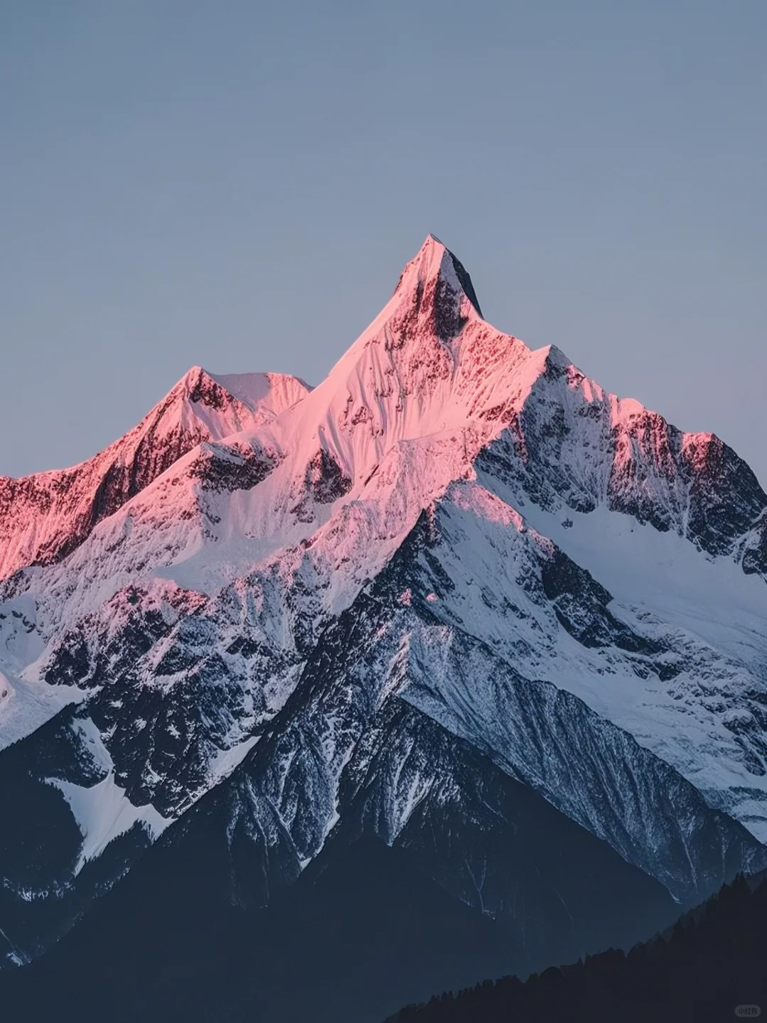 每日分享治愈系风景丨粉色日照金山