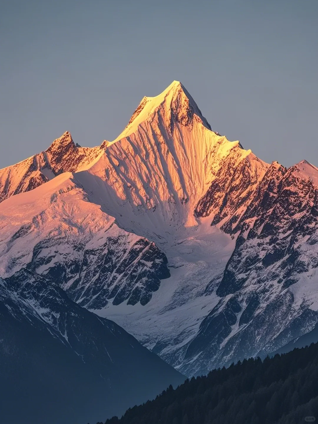 每日分享治愈系风景丨粉色日照金山