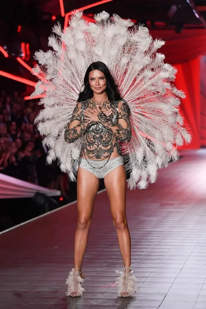 Adriana Lima2018年维密大秀