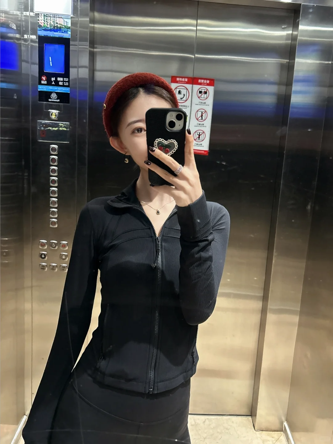 又把lululemon 的黑色define 买回来了……