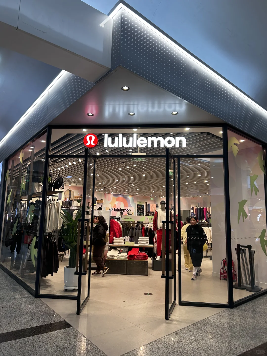 又把lululemon 的黑色define 买回来了……