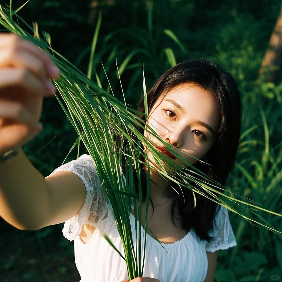 不露脸也能美出圈！女生拍照姿势大赏