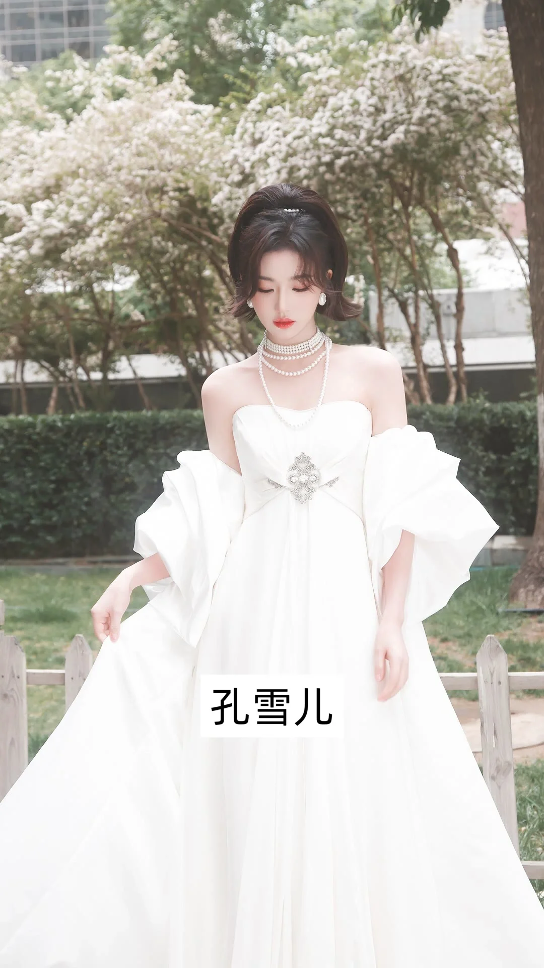 女星穿抹胸裙谁最美？