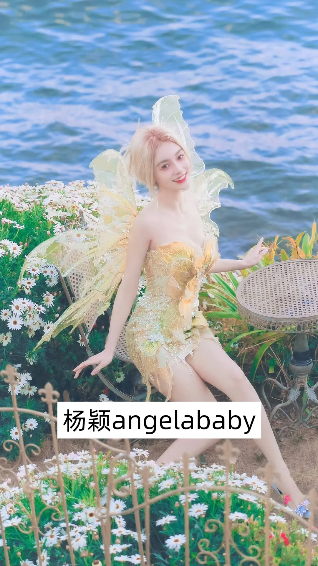 女星穿抹胸裙谁最美？