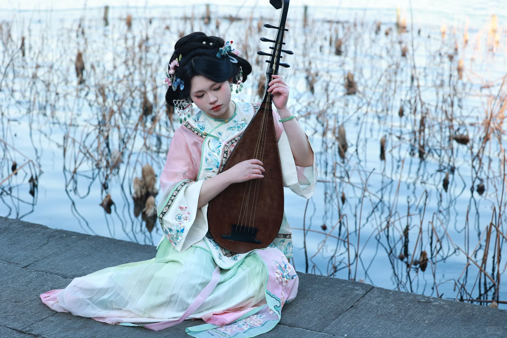 清汉女外景｜梅花