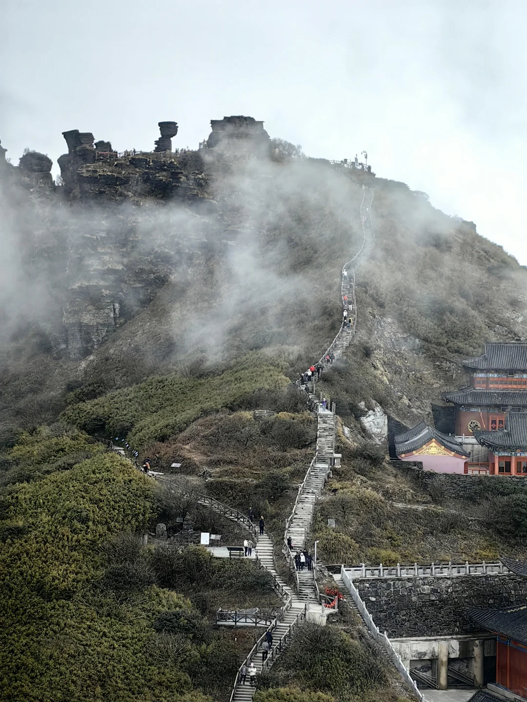 去爬山吧风会给你答案↔️今天的梵净山