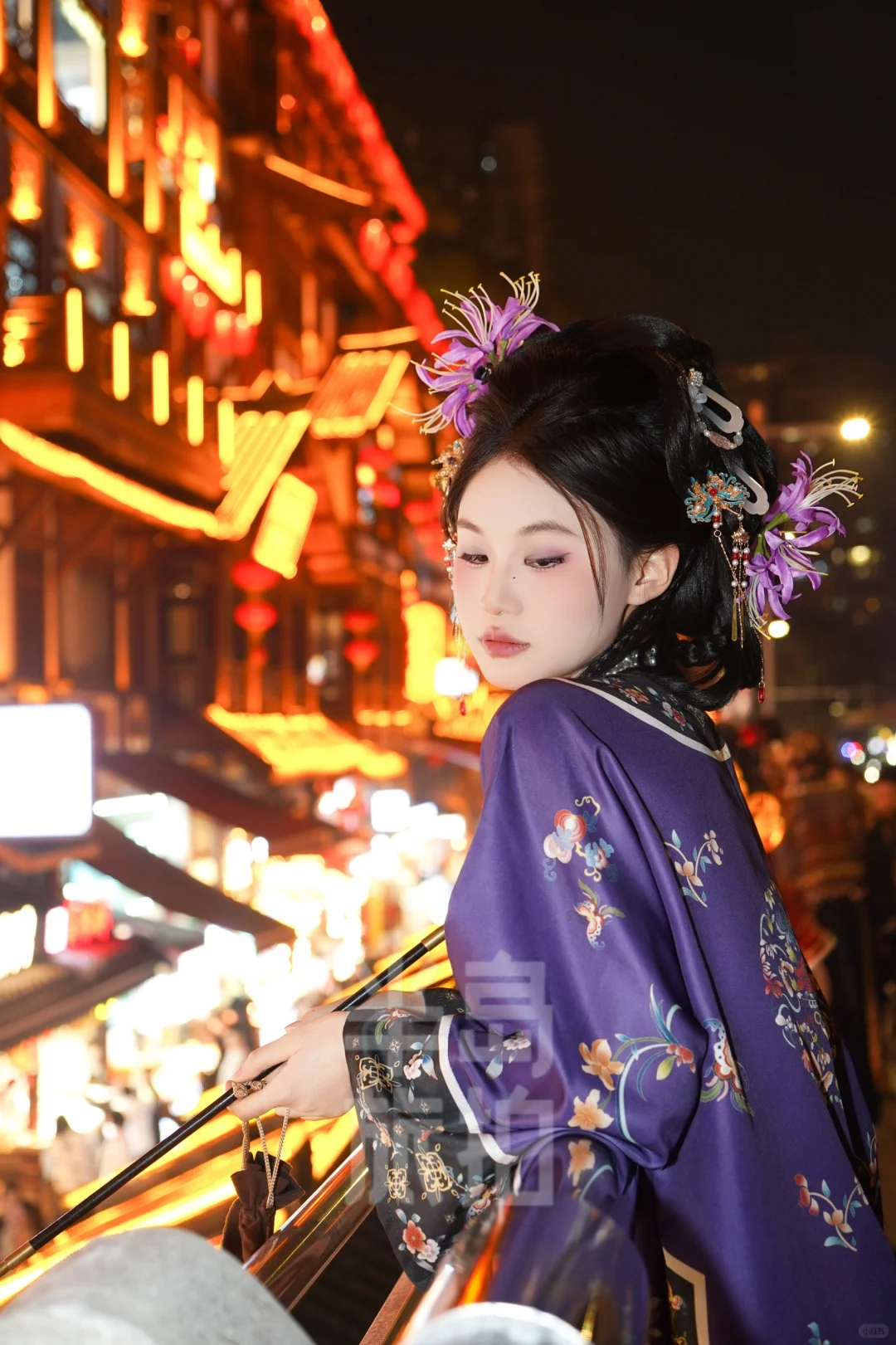 「清汉女写真｜洪崖洞夜景+梦幻紫=绝美大片！