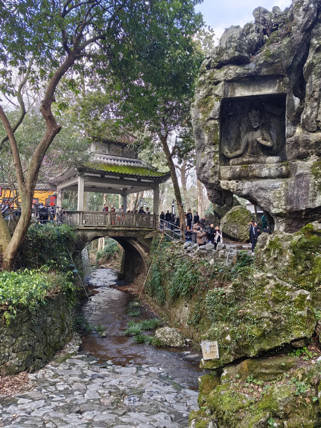 灵隐寺｜很商业化，景区超大，吃素斋自助