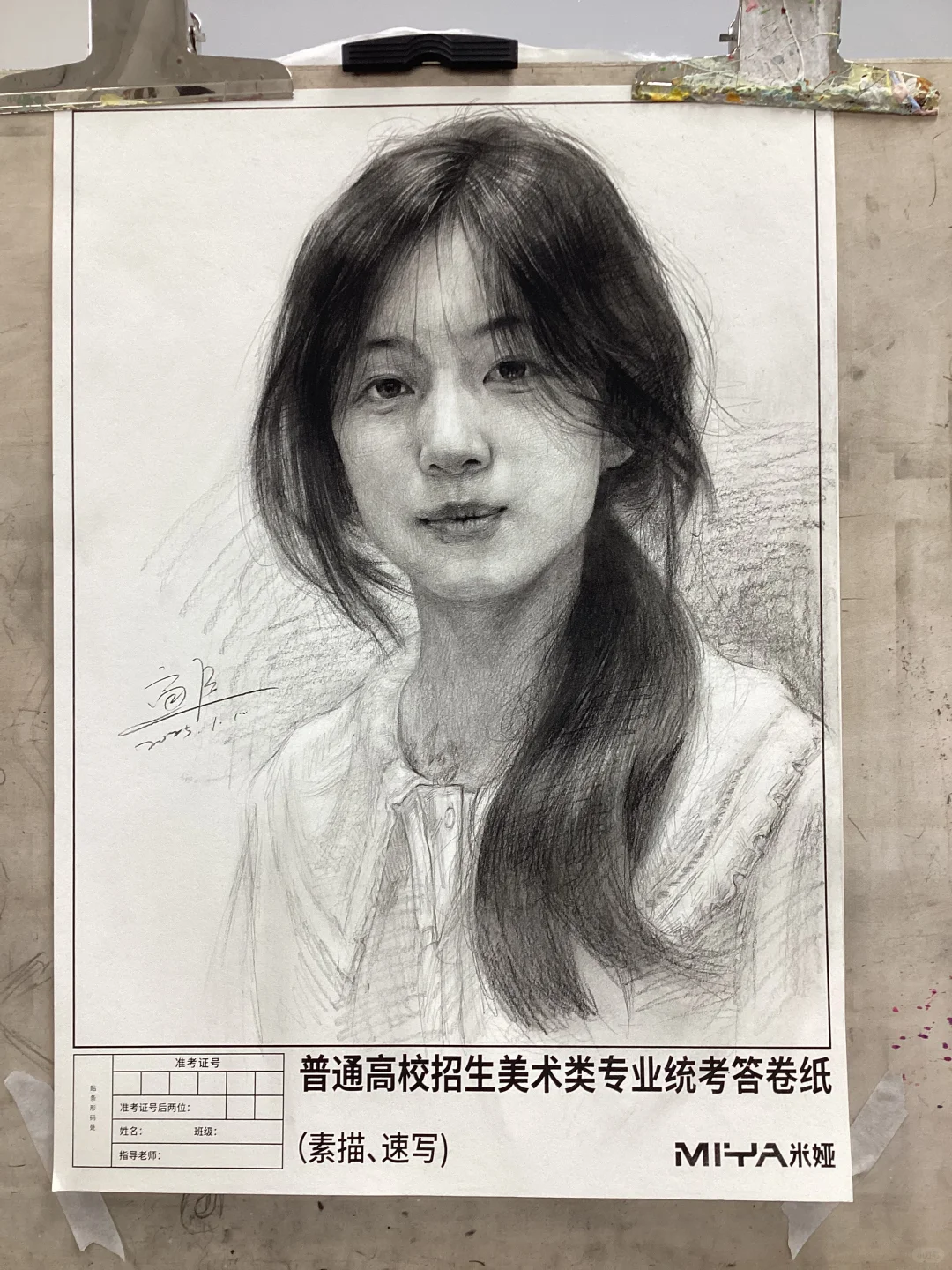 素描自然光女青年