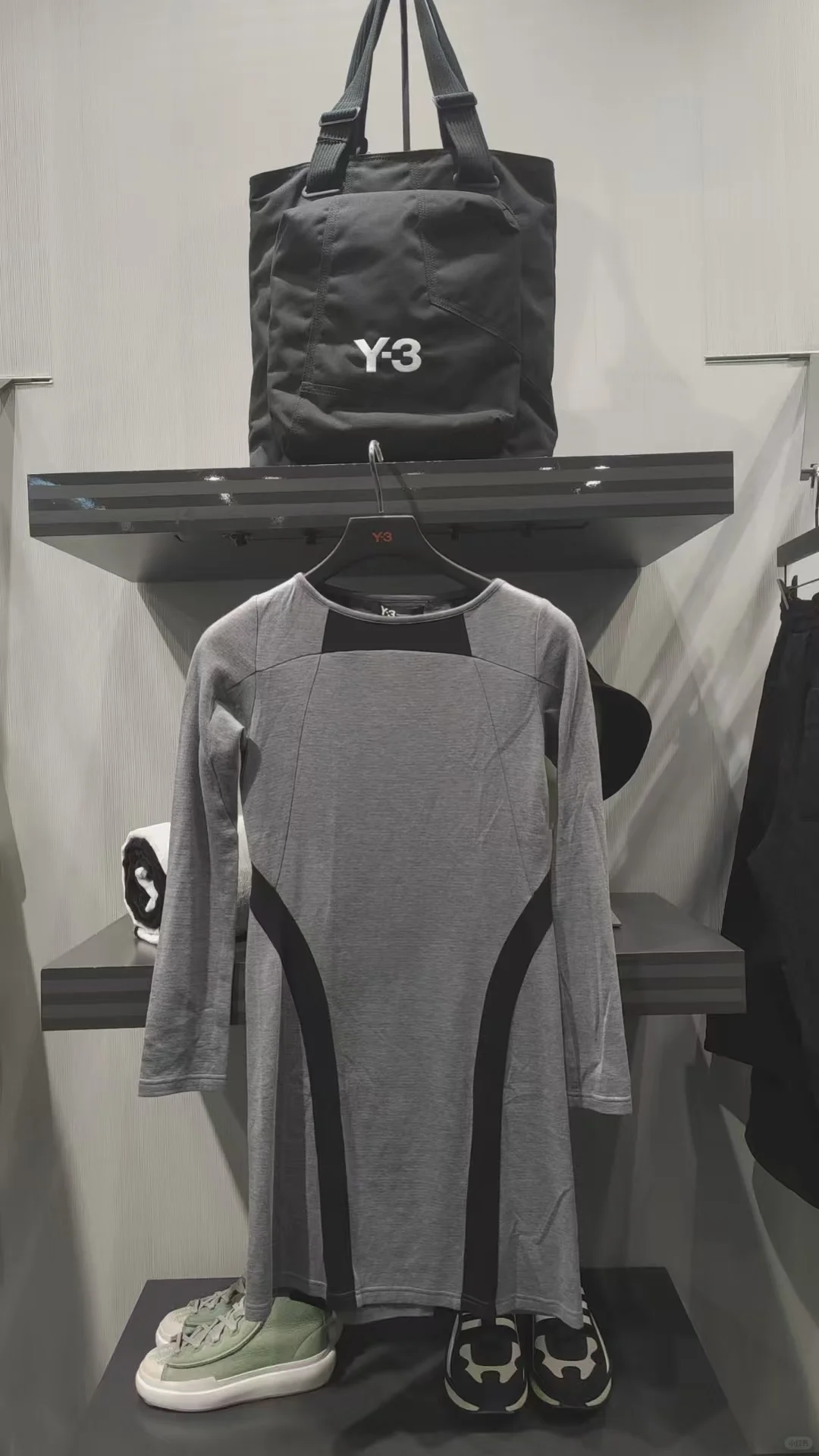 Y-3女士连衣裙 秒杀价329