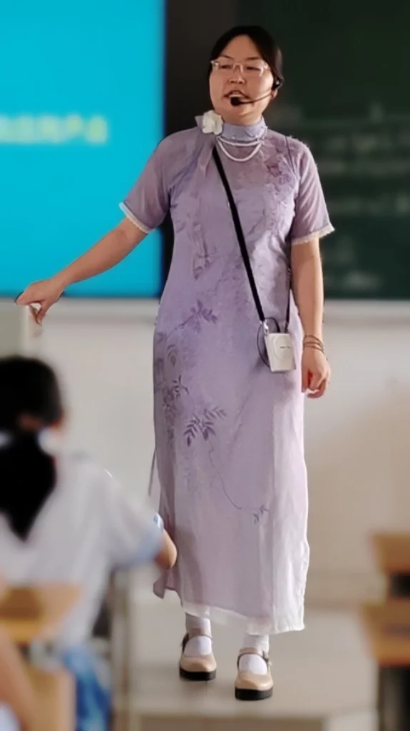 学生眼里天天穿旗袍上课的我是啥样子