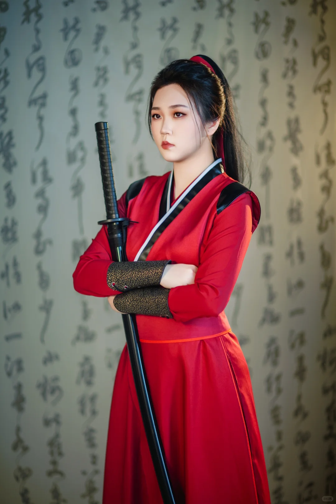 红衣似火，剑舞如风…