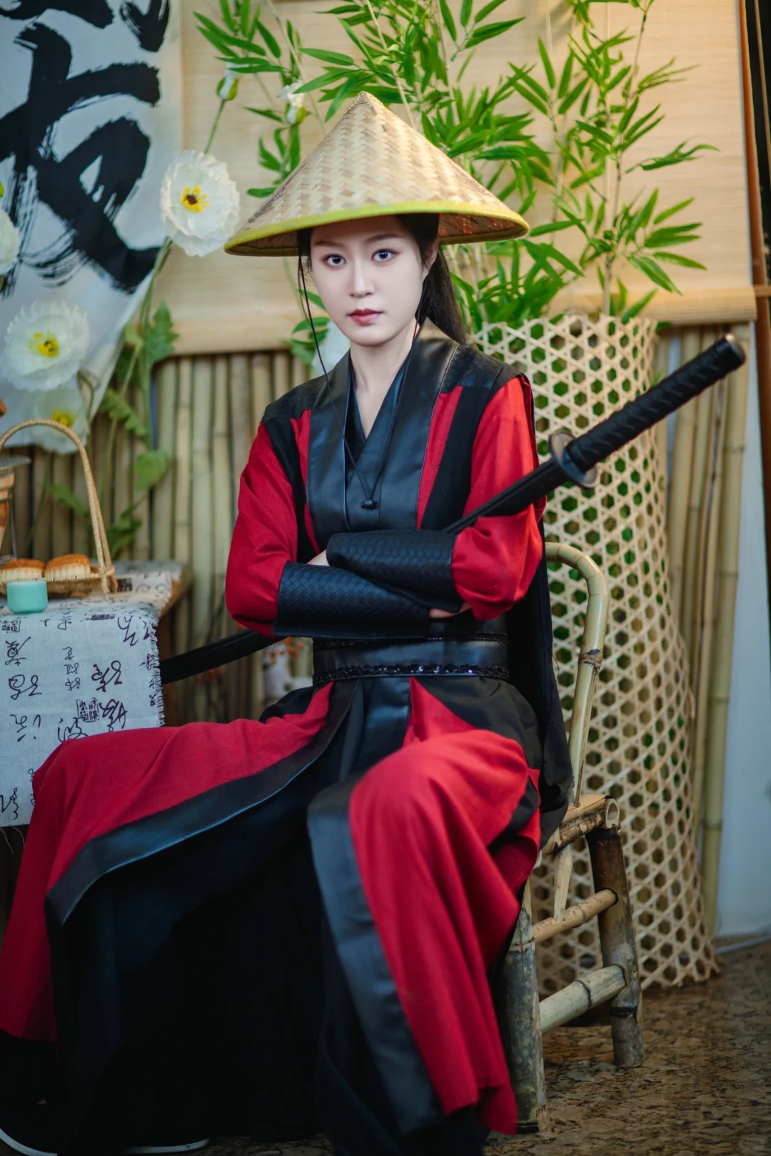 红衣似火，剑舞如风…