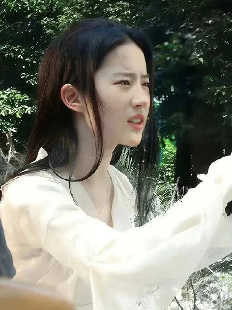 今天也是被刘亦菲美貌治愈的一天~