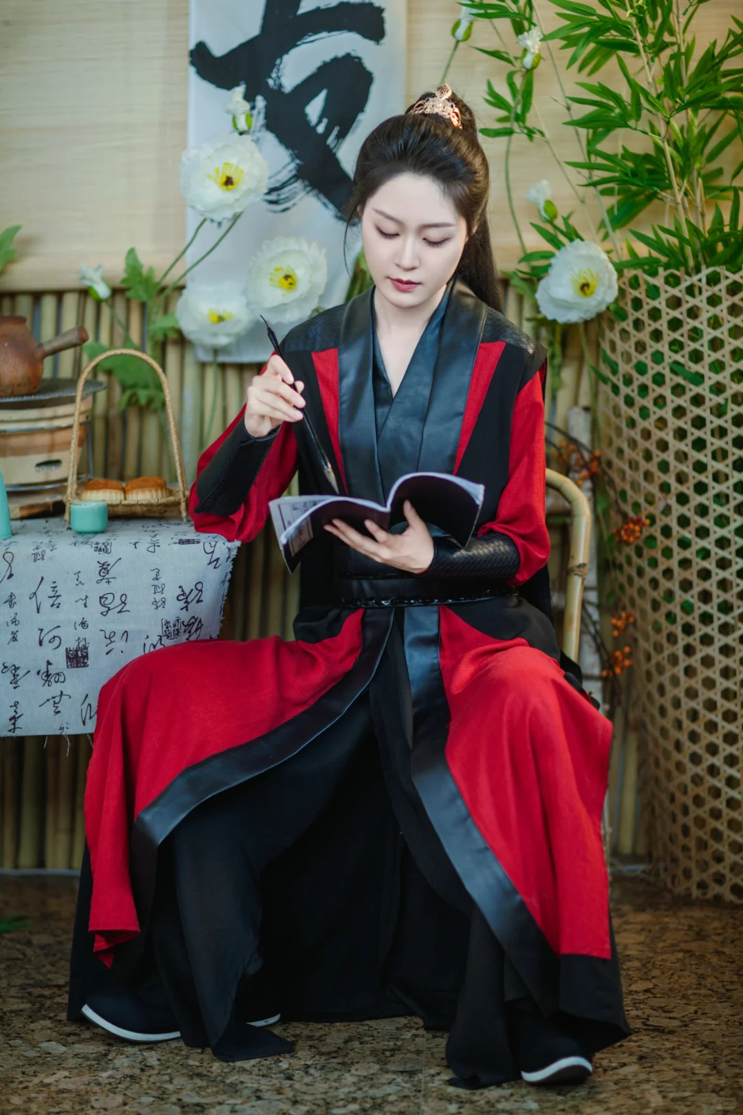 红衣似火，剑舞如风…