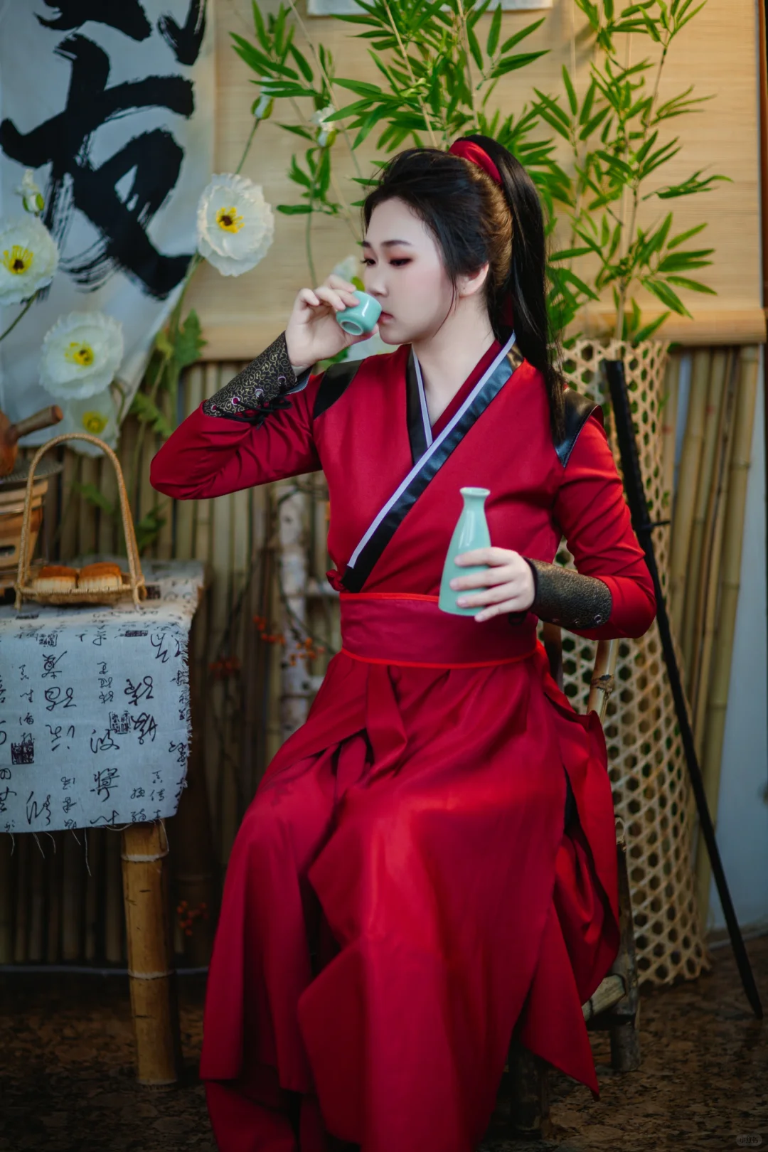 红衣似火，剑舞如风…