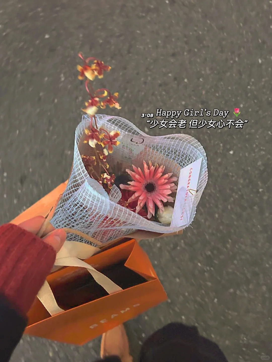 “无论何时都要好好爱自己” | 女神节文案