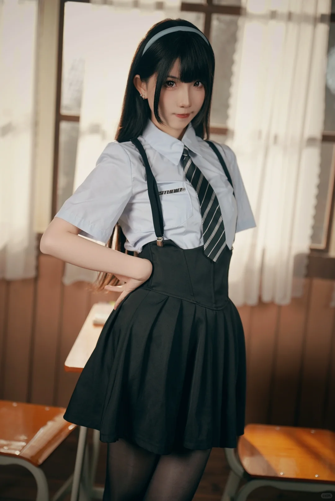 放学后的邂逅-美少女黑丝制服课室写真