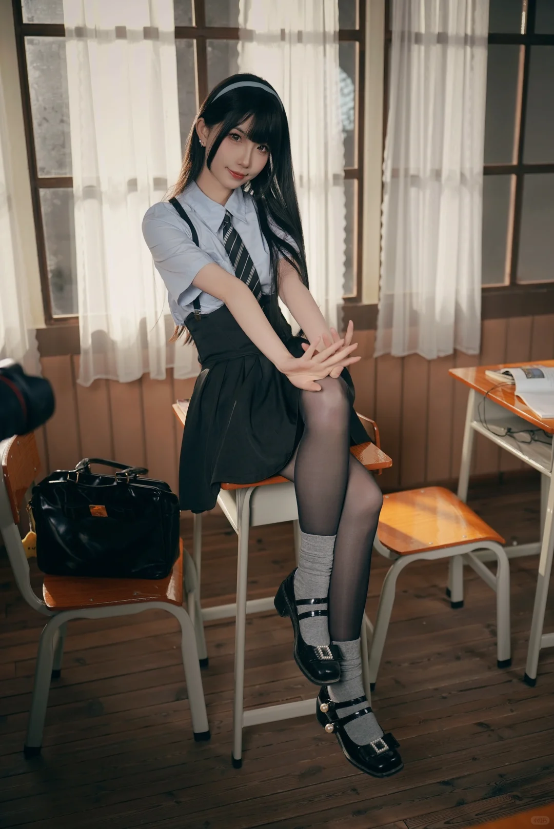 放学后的邂逅-美少女黑丝制服课室写真