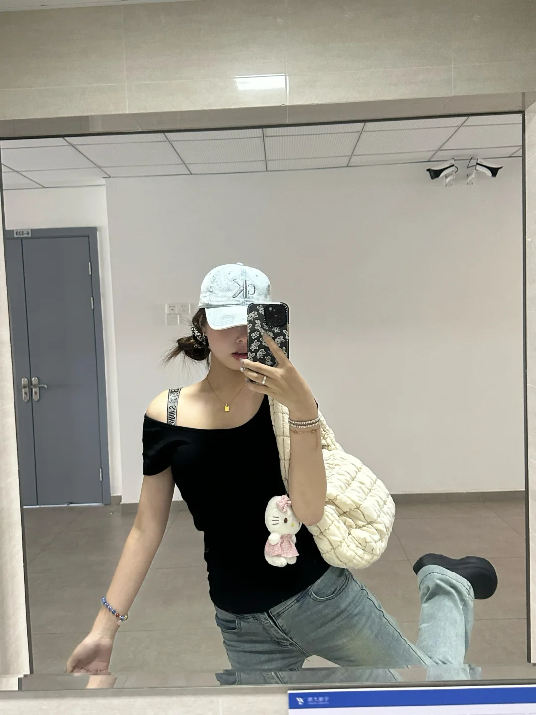 在校ootd｜维密水钻➕修身黑t好jennie?