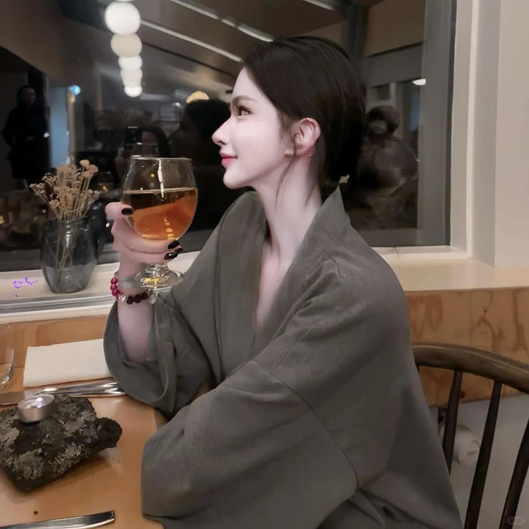 性感成熟多金气质女生头像