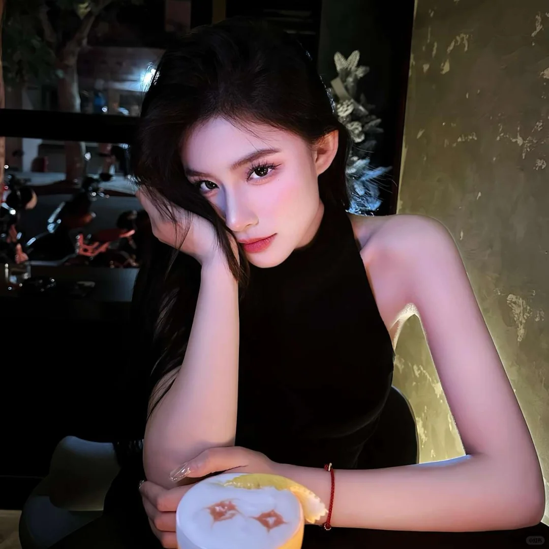 性感成熟多金气质女生头像