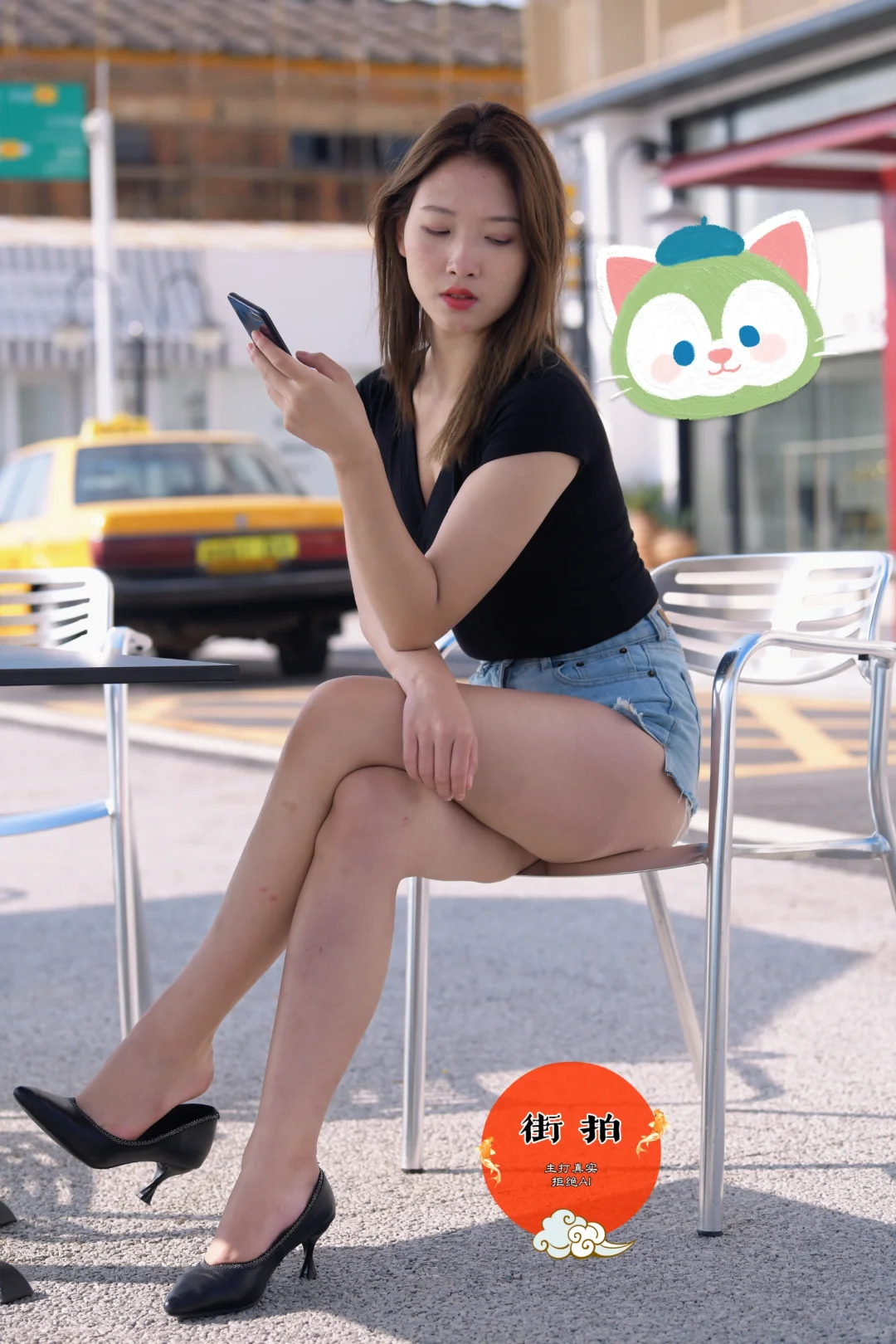 牛仔短裤美女，街头魅力