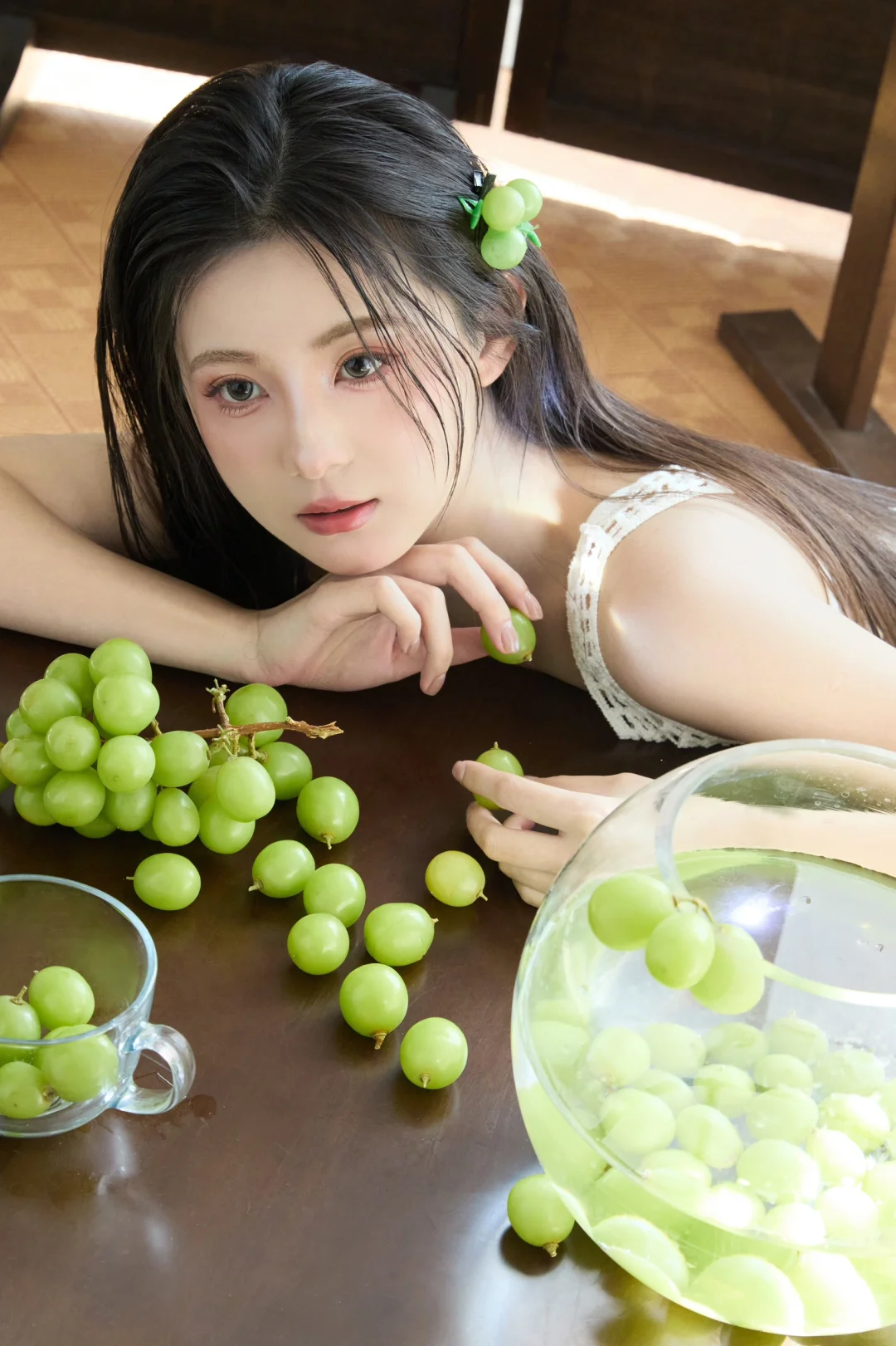 新鲜多汁的青提少女