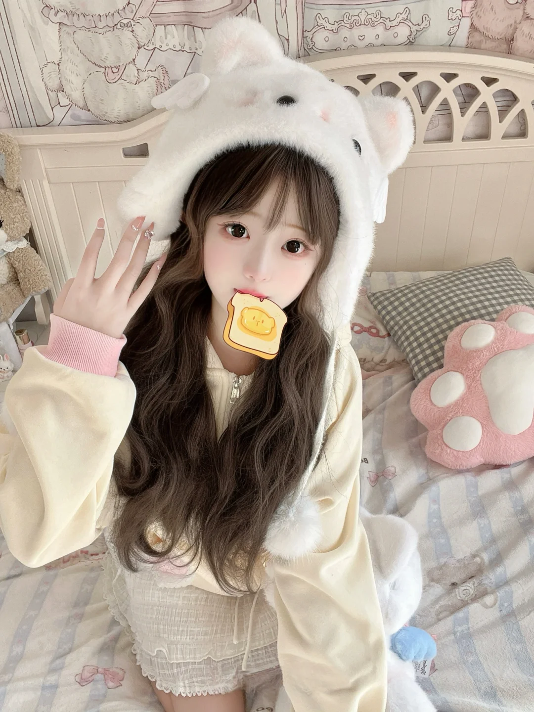 猫咪改不了吃小鱼干՞˶･֊･˶՞