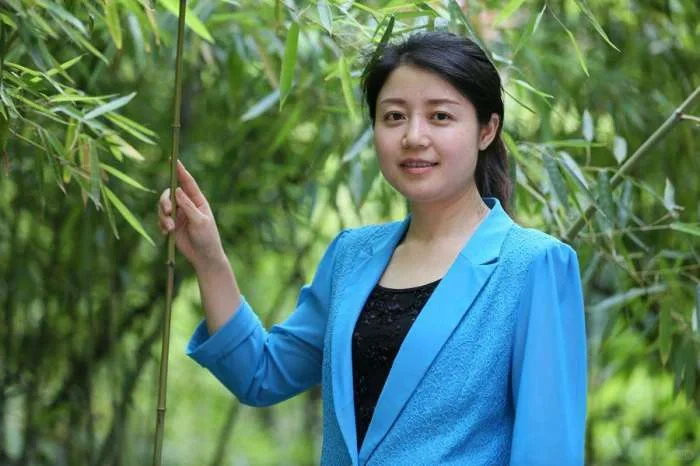 天然美女真正的漂亮大方！