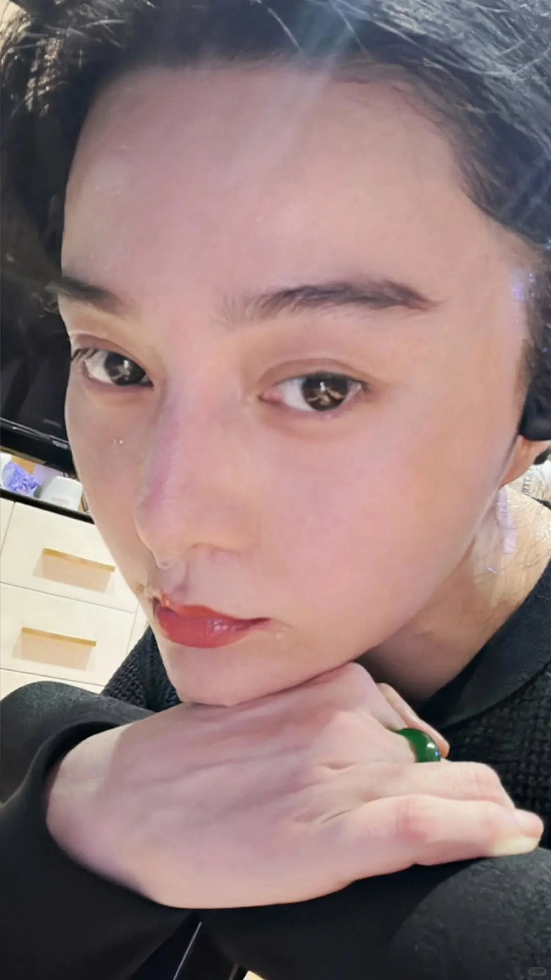 美冰姐超经意露手指