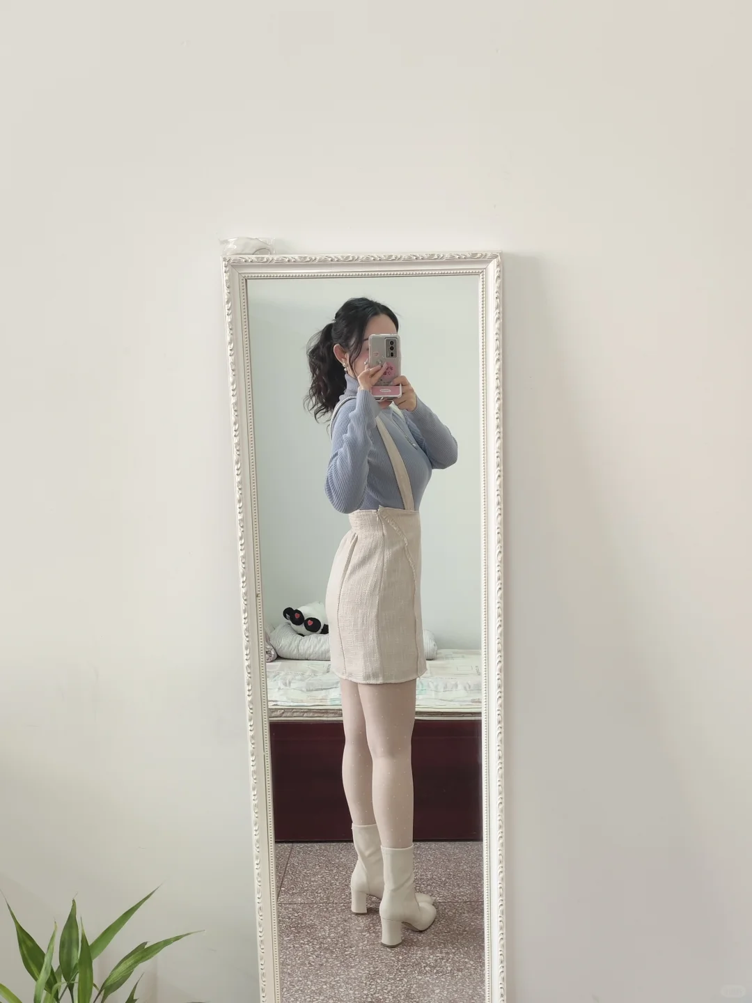 今日份白色波点丝袜小秘书