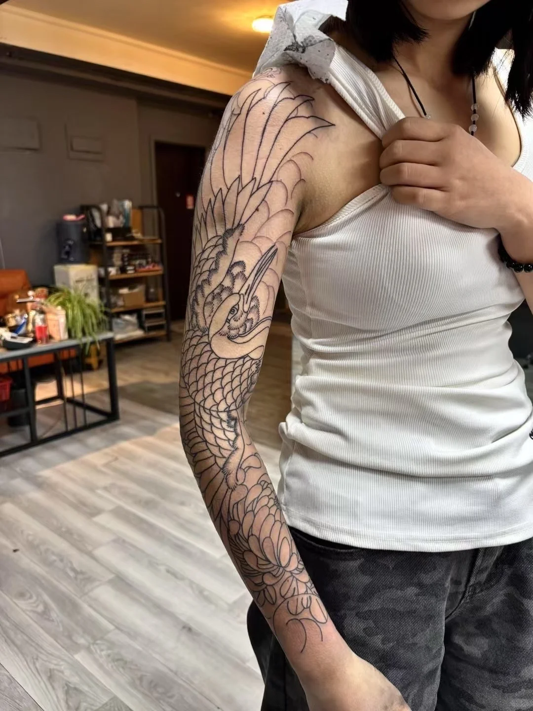 女生花臂线条